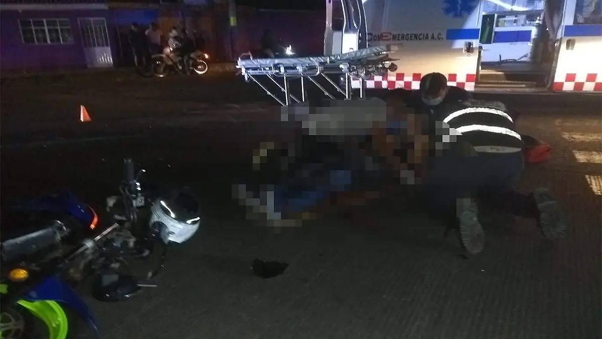 Motociclistas lesionados tras accidente en avenida de Xalapa